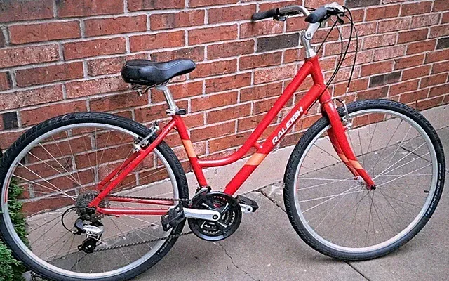 Raleigh Detour 2, Less Than 50 Miles, Mint, 21 Speed Red Commuter Comfort